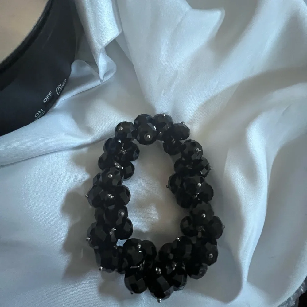 BRACELET Large Elegant Black Glass Beads. Stretch Elastic Fit NWOT